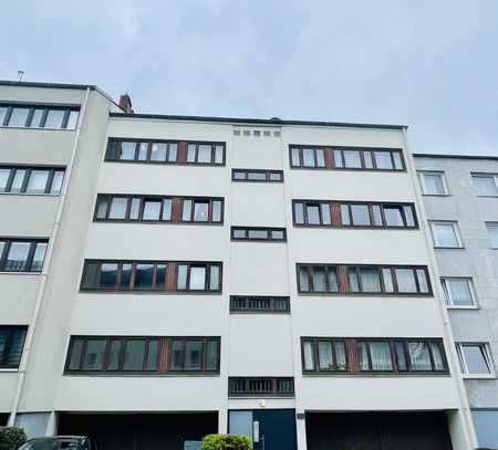 Helle 2 Zimmer Dachgeschosswohnung in Düsseldorf - Holthausen