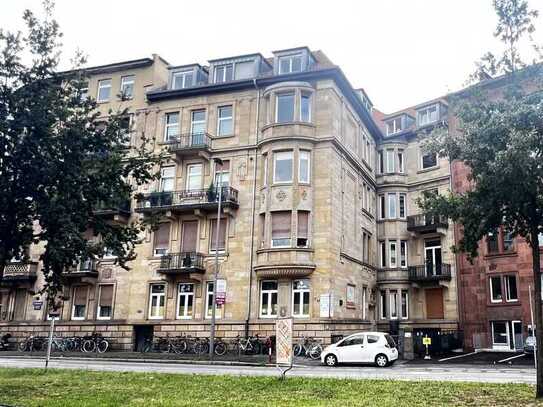 Großzügige stilechte 3,5-Zi-Altbauwohnung mit Balkon in gesuchter Wohnlage Nähe Nationaltheater