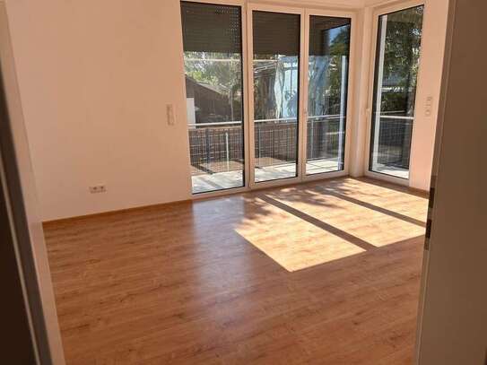 4 Zi-Wohnung Erstbezug! Balkon, Stellplatz, S-Bahn Fussläufig ca 10 min