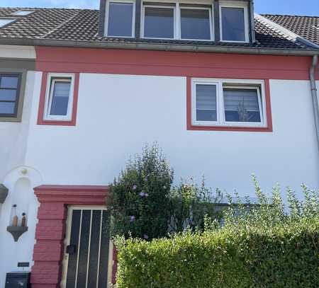 Attraktive Maisonette-Wohnung mit schöner Dachterrasse im 2 Familienhaus