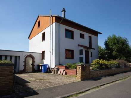 Einfamilienhaus in Feldrandlage mit großem Grundstück