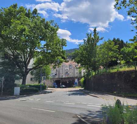 Leerstehende 3-ZKB mit Doppelparkerstellplatz in Heidelberg-Schlierbach in der Nähe des Neckars.