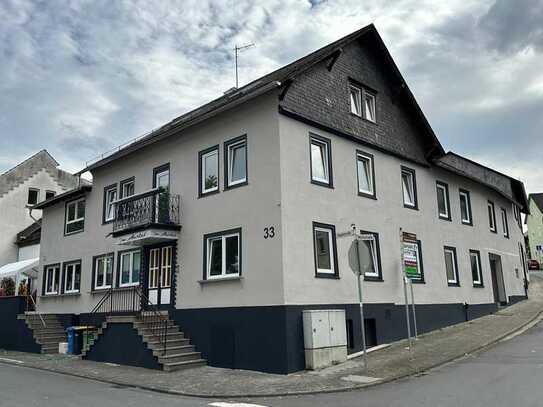 Erstbezug nach Sanierung: Attraktive 5-Zimmer-Wohnung mit Balkon in Aarbergen