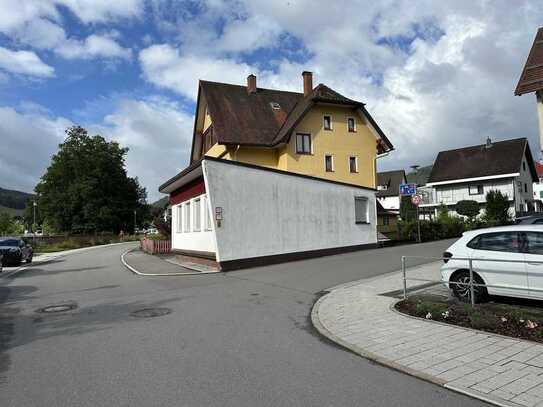 Schönes Mehrfamilienhaus in guter Lage mit guter Vermietung