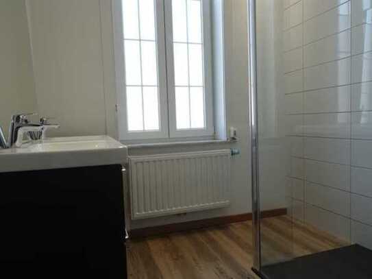 Geschmackvolle, modernisierte 2-Raum-Wohnung mit Balkon und EBK in Homburg
