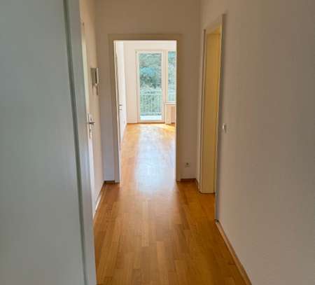 Exklusive 2-Zimmer-Wohnung, vollständig renoviert, mit Balkon in Düsseldorf