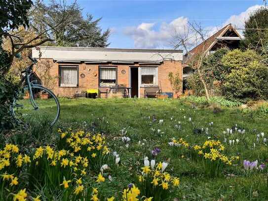 Das Haus eines Malers mit einem idyllischen großem Garten in Köln/Ensen