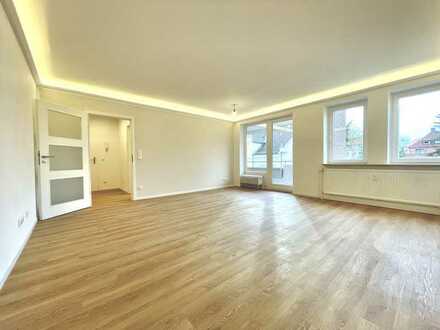 Top Lage am Französischen Garten: Stilvolle 2-Zimmer-Wohnung mit Einbauküche und Loggia-Balkon