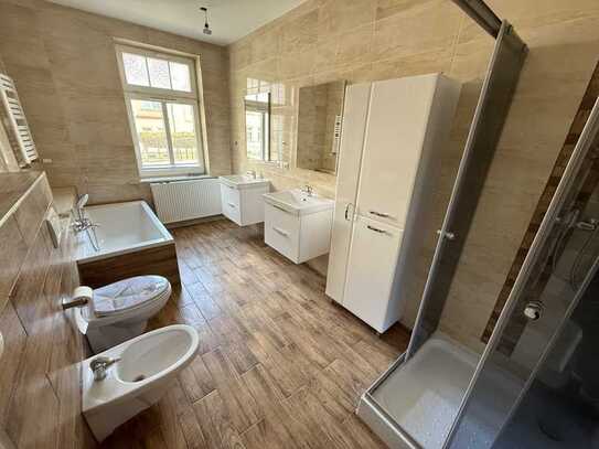 Löbau: 3-Raumwohnung im Hochparterre, modern saniert, mit voll ausgestattetem Bad & Loggia!