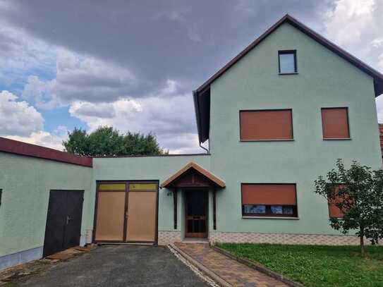 zum Verkauf steht ein Haus für 100000 € VB - 130 m² - 5.0 Zi.. Ortsrand. Pool, Sauna, Partyraum