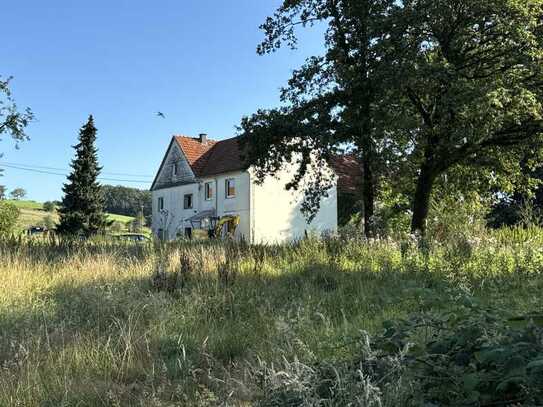 Grundstück mit Hofgebäude und Genehmigung zum Umbau in 3 moderne Wohneinheiten