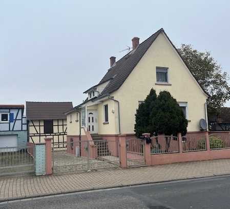 Einfamilienhaus mit großem, gepflegten Grundstück - OT Nieder-Mockstadt