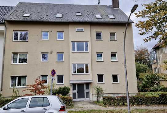 Schöne Zweizimmer Wohnung in Lichterfelde, Balkon und Garage - Rendite