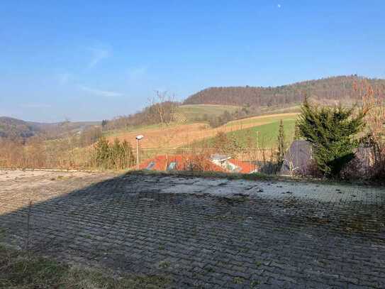 Großes Baugrundstück mit einer wunderschönen Aussicht am Ortsrand