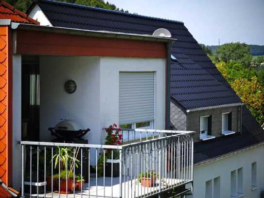 Helle & ruhige DG-Wohnung mit Loggia