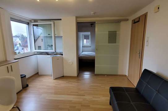 Gemütliche, möblierte 1-Zimmer-Dachgeschosswohnung mit Einbauküche in Nürnberg - Thon