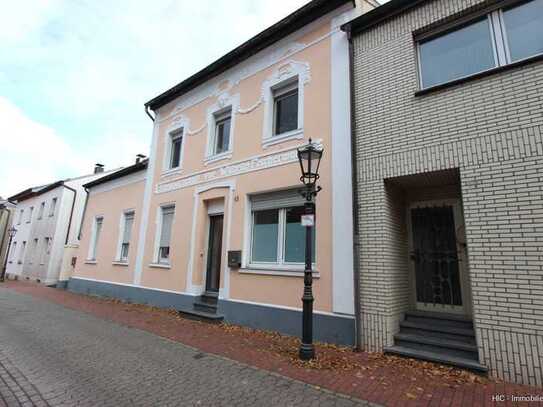 Viersen-Dülken-Zentrum: 3-Familienhaus mit ca. 270 m² Wohnfläche zum 20-fachen