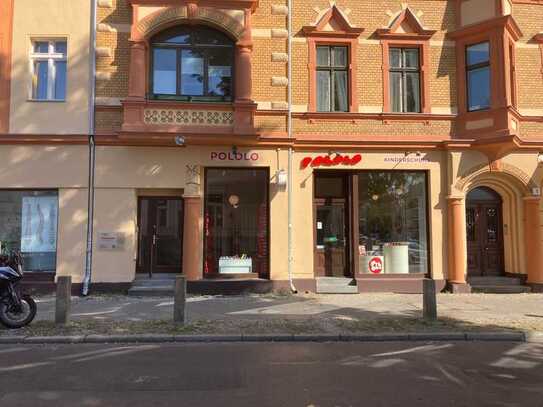 Helles Ladenlokal in repräsentativem Altbau in Zehlendorf-Mitte