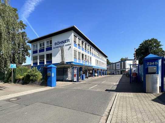 Helles Büro mit Teeküche, Parkplatz und Gartenmitbenutzung