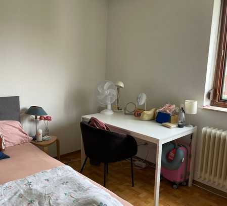 Helles/Schönes Möbliertes WG Zimmer in Bad Cannstatt ab sofort frei