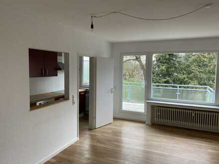 Sanierte 3-Zimmer-DG-Wohnung mit Balkon und EBK in Düsseldorf