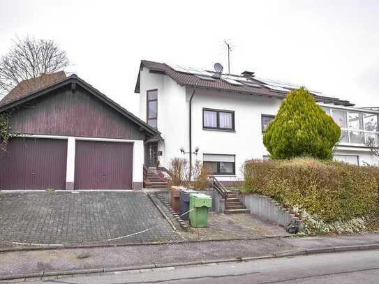 Einfamilienhaus mit Einliegerwohnung und Doppelgarage in Dieringhausen