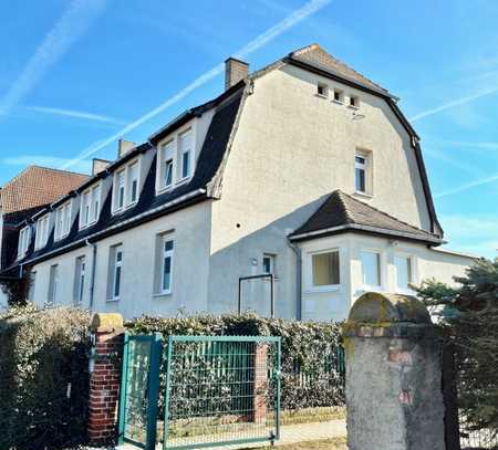 Voll renovierte 2-Raum-Wohnung, mit separatem Eingang und unverbautem Blick über Felder und Wiesen !