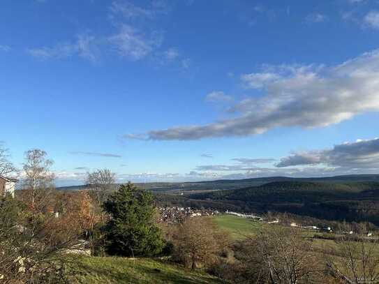 Baugrundstück - Das könnte der herrliche Fernblick Ihres neuen Zuhauses über den Pfälzer Wald sein!