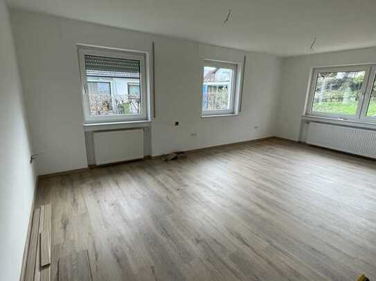 Modernisierte 3-Zimmern Wohnung mit Terrasse und neue Einbauküche