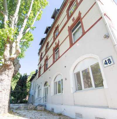 Besondere 2,5-Zimmerwohnung in Wiesbaden Amöneburg mit eigenem Parkplatz