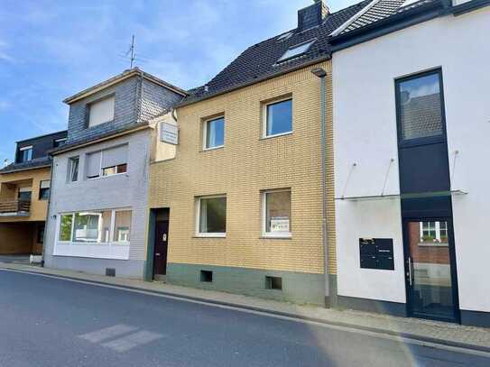 Erftstadt- Kierdorf, Einfamilienhaus in geschlossener Bauweise, Wintergarten, Garten