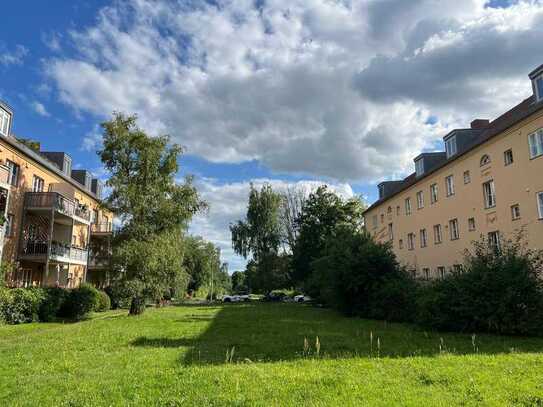 Bezugsfreie 3-Zimmer-Altbauwohnung mit großzügigem Südwest-Balkon