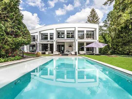 EIN MEISTERWERK. LUXUS-VILLA DIREKT AM GRUNEWALD.