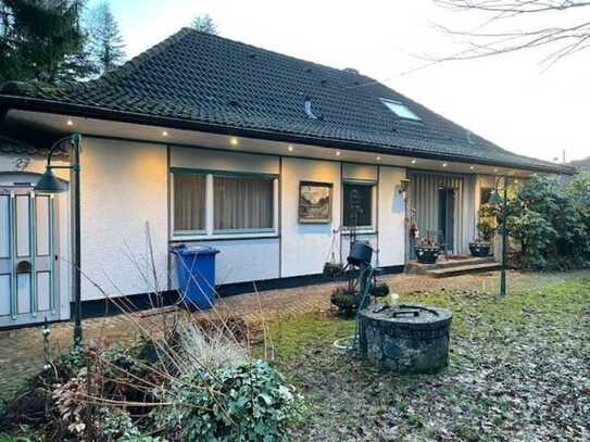 Ansprechend, modernisierter Bungalow auf großem eingewachsenem Grundstück mit Teich*