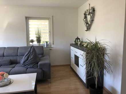 Helle 3 Zimmer-Wohnung mit Balkon im 1. Obergeschoss