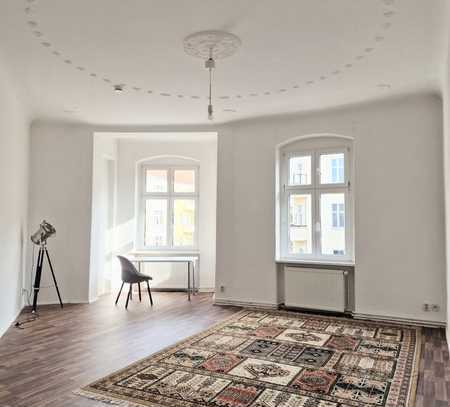 GROßZÜGIGE ALTBAUWOHNUNG IN BELIEBTER LAGE