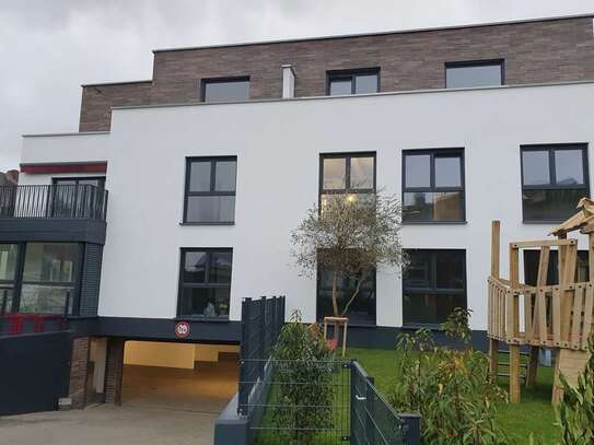 Moderne 2-Zimmer-Wohnung mit großer Dachterrasse in Pulheim