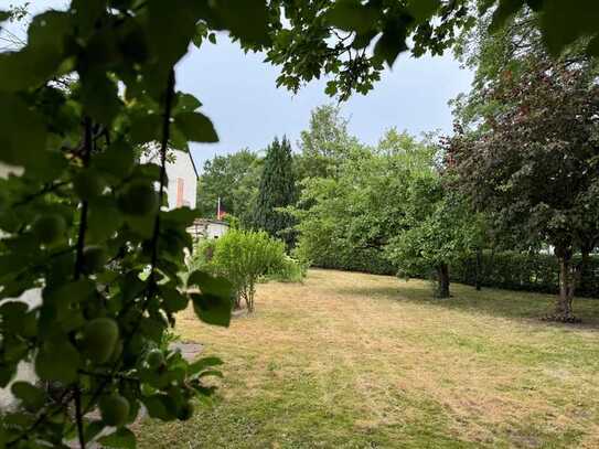 Gartenliebhaber aufgepasst! Zentral gelegen und schön eingewachsen!