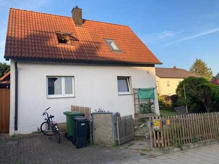 Gepflegtes Einfamilienhaus mit 3 Zimmern und Einbauküche in Regensburg