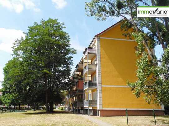 Kompakte, gut geschnittene 4-Raum Wohnung mit Badewanne und Balkon in Stadtfeld-West!