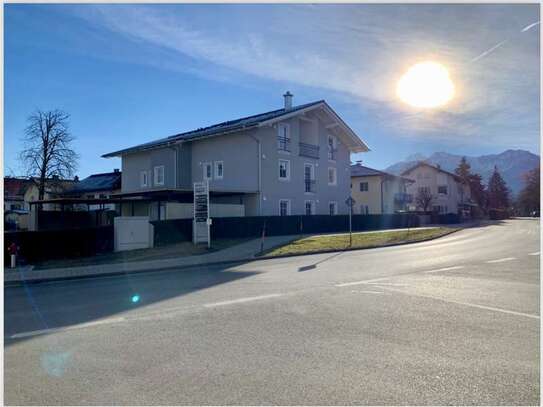 Übersee - Stilvolle 3-Zimmer-Wohnung in zentraler Lage mit großem Süd-Balkon