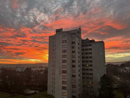 Gemütliche Wohnung mit schönem Ausblick , Balkon u. Tiefgarage