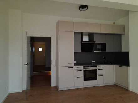 Hochwertig renovierte 2-Zimmer-Wohnung inkl. neuer EBK, PKW-Stellplatz in Darmstadt