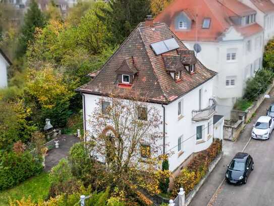 Stadtvilla mit Charme, großzügigem Grundstück und 3 Garagen in bester Lage von Stuttgart-Feuerbach