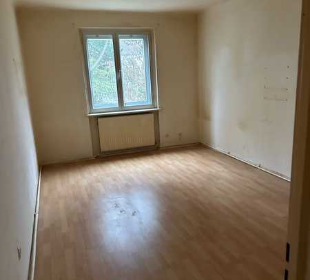 Sanierungsbedürftige 2-Zimmer-Wohnung zur Selbstsanierung – 2. Etage in Reinickendorf, Arosaallee 98