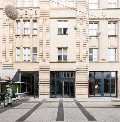 Charmante Bäckerei/Café Fläche mit Großer Fensterfront