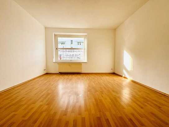 großzügige 3-Raum-Wohnung mit Balkon +++ WG geeignet