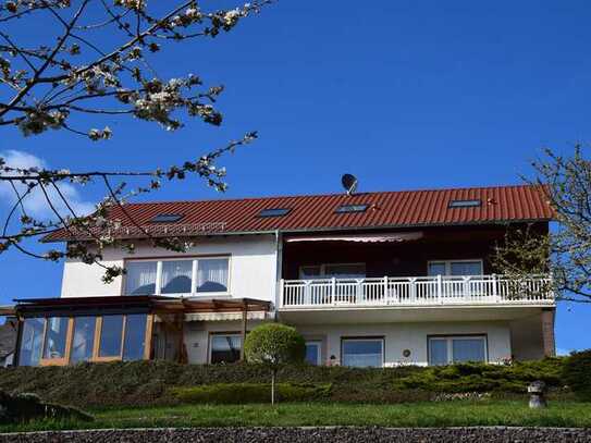 Mehrgenerationenhaus oder Kapitalanlage mit toller Aussicht und großem Garten