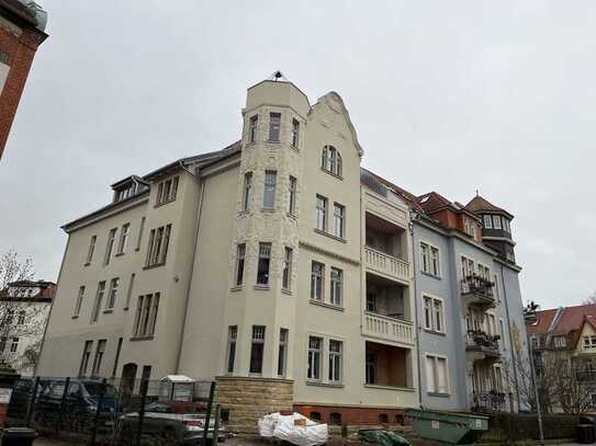 Stilvolle, geräumige 2-Zimmer-Wohnung mit Balkon und Einbauküche in Erfurt