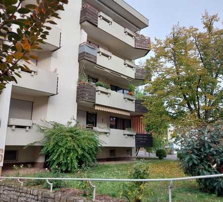 Gepflegte 3-Zimmer-Wohnung mit 2 Balkonen und Einbauküche in Würzburg